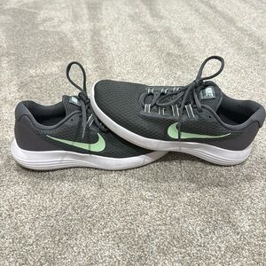 Nike Shoes: Size 11